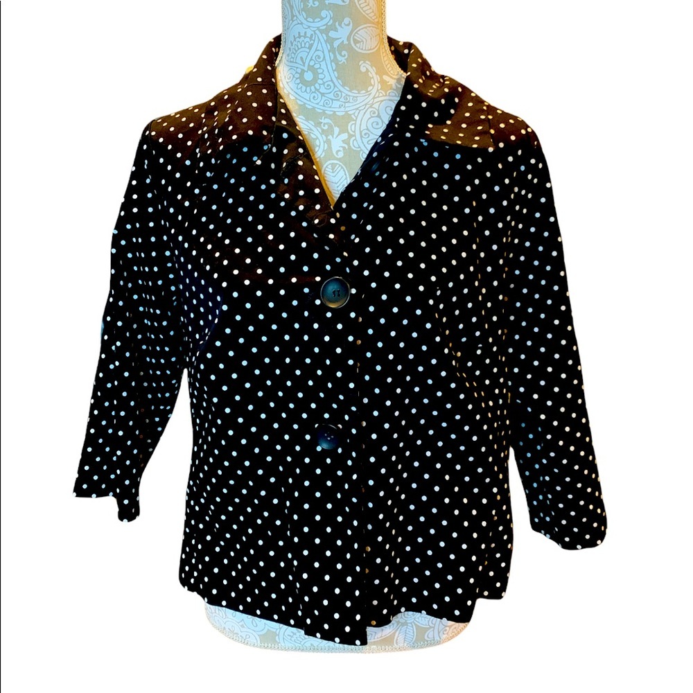 Dress Barn polka dot button front short boxy top